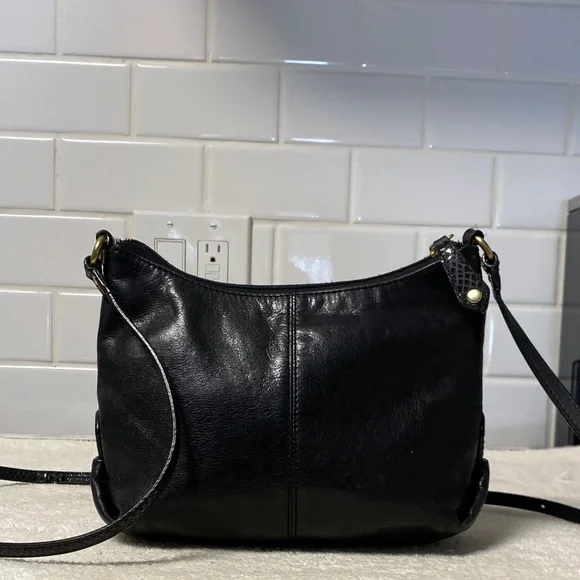 Vintage Coach Black Leather Crossbody bag with Gold Accents - Picture 4 of 9